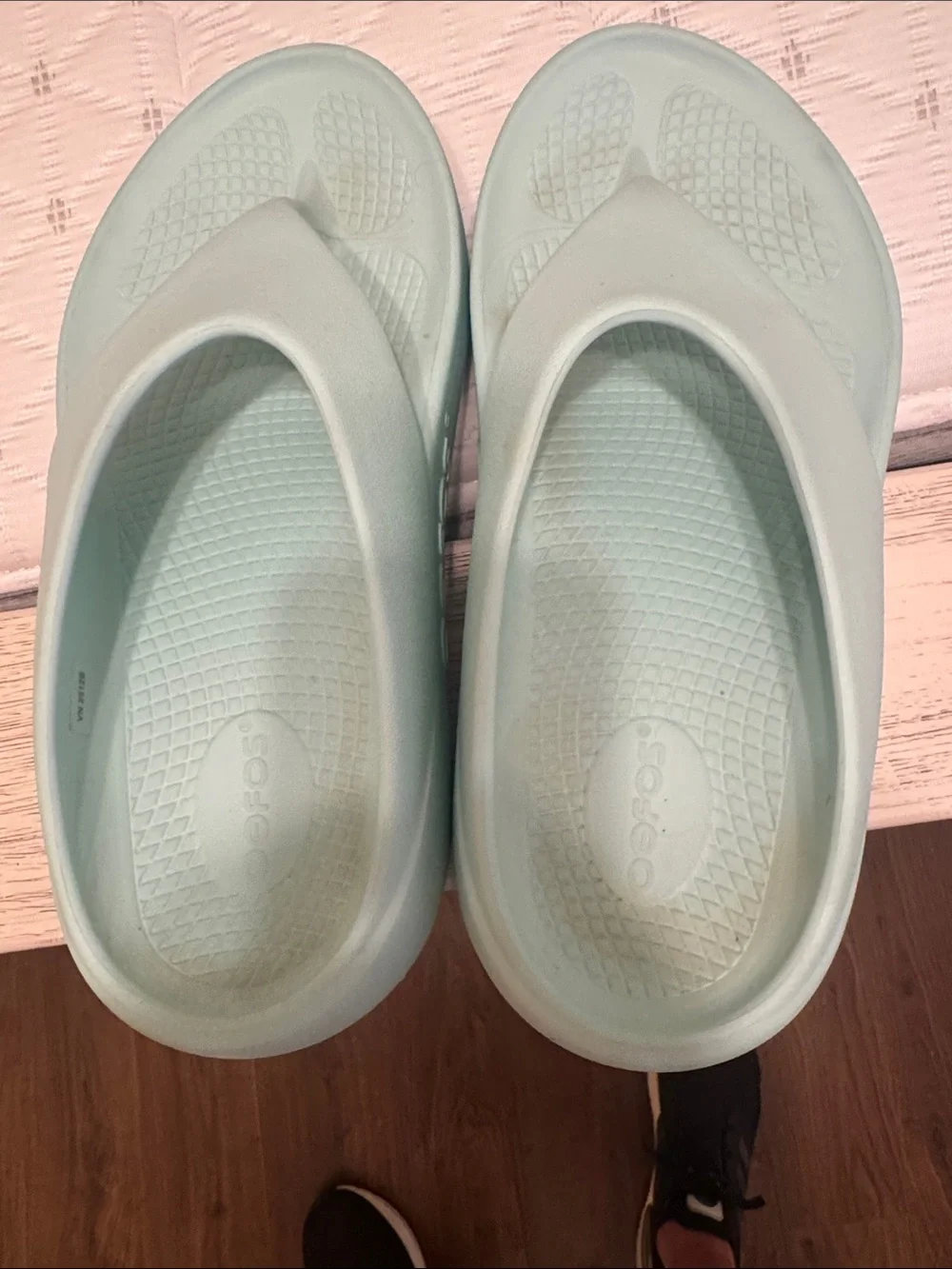 OOFOS Women's Sandals in Light Mint